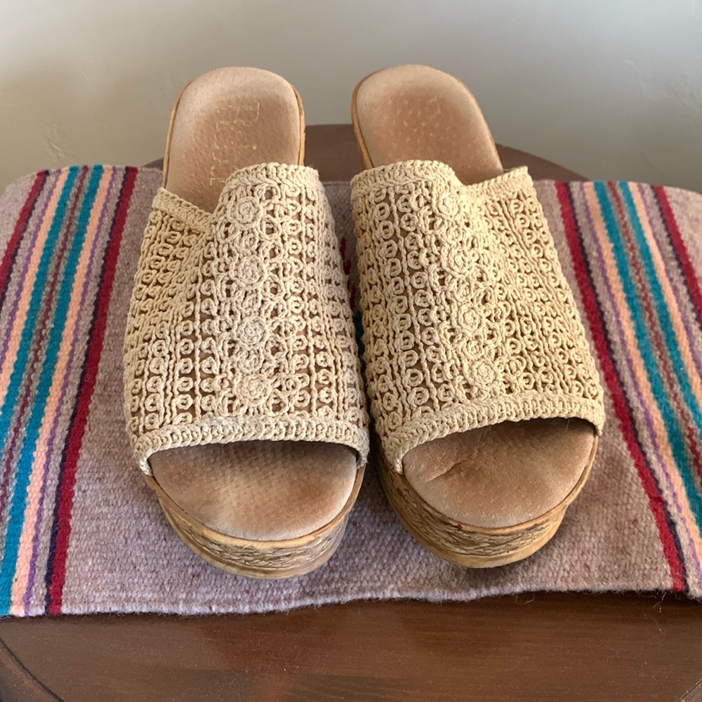 Women’s crochet top sandal in Natural Color Size 8 REBA brand
